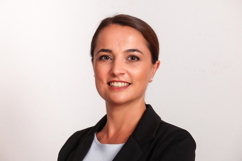 Dr. Nina Ederer